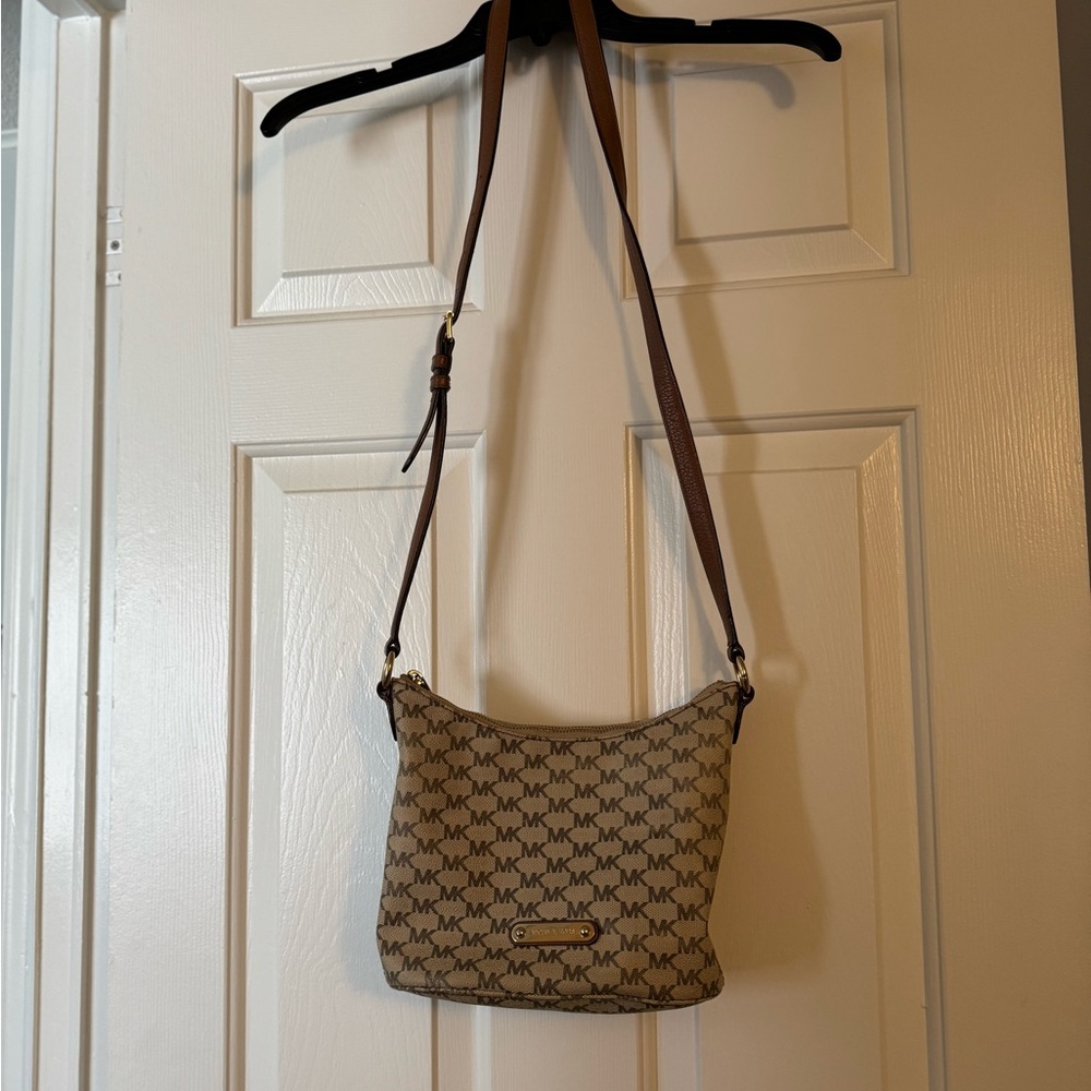 Michael Kors Brown Crossbody Bag with Elegant Design